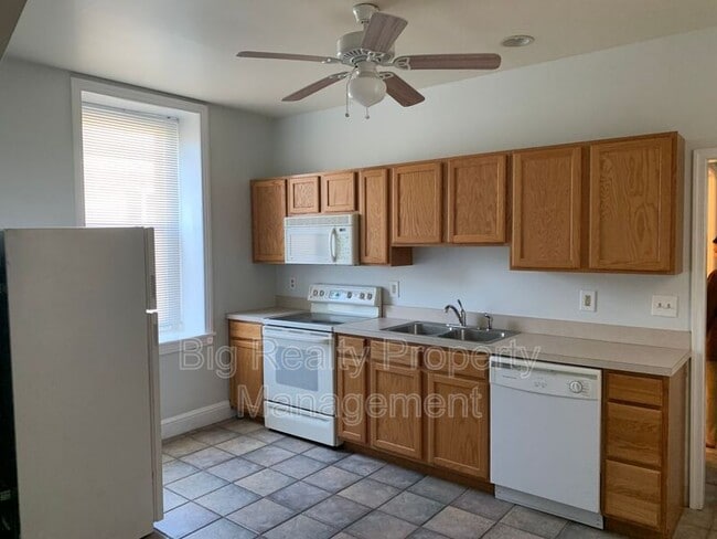 Building Photo - 477 E Main St