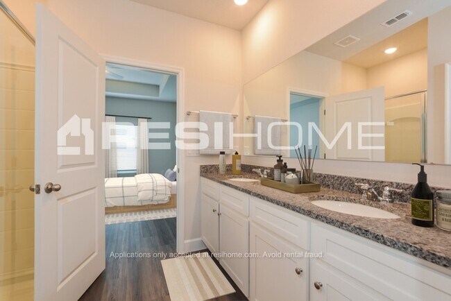 Building Photo - 5243 Inglewood Dr