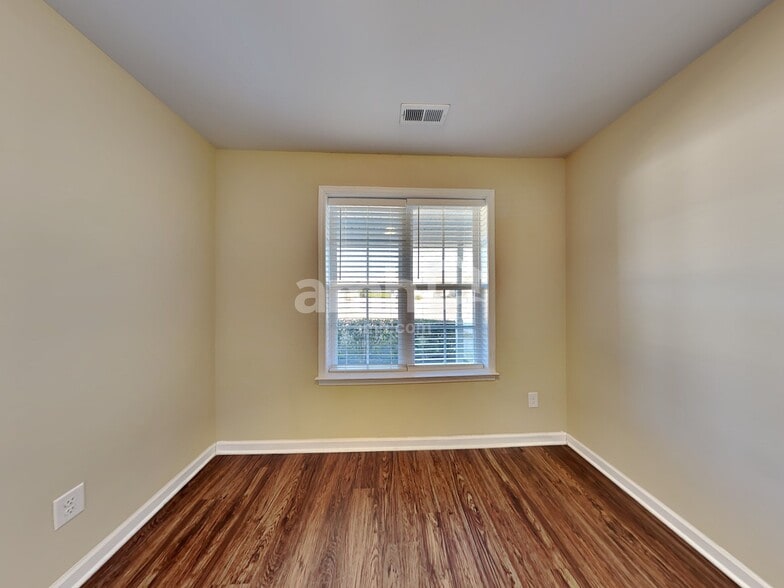 Building Photo - 416 Joneshaven Dr