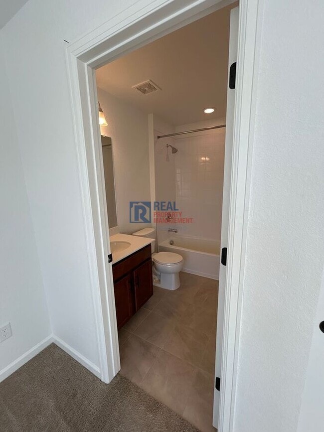 Building Photo - 5552 Canyon View Dr