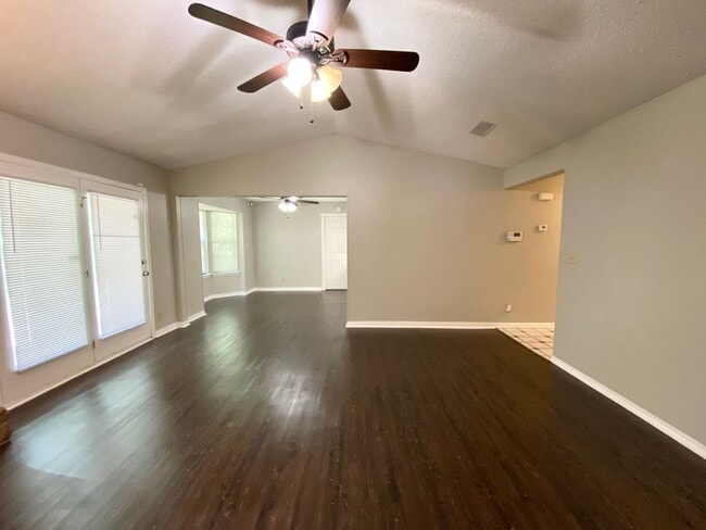 Building Photo - Spacious Jenks 4-Bedroom with NO Carpets &...