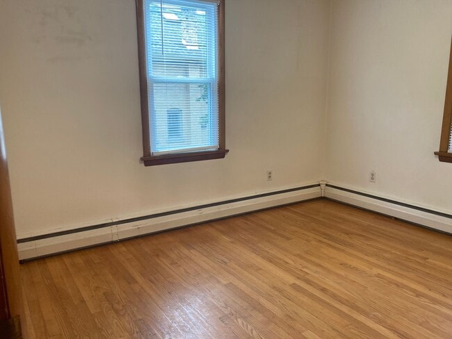 Building Photo - Lease Details for 2025 Start Date ONLY - No Students Permitted