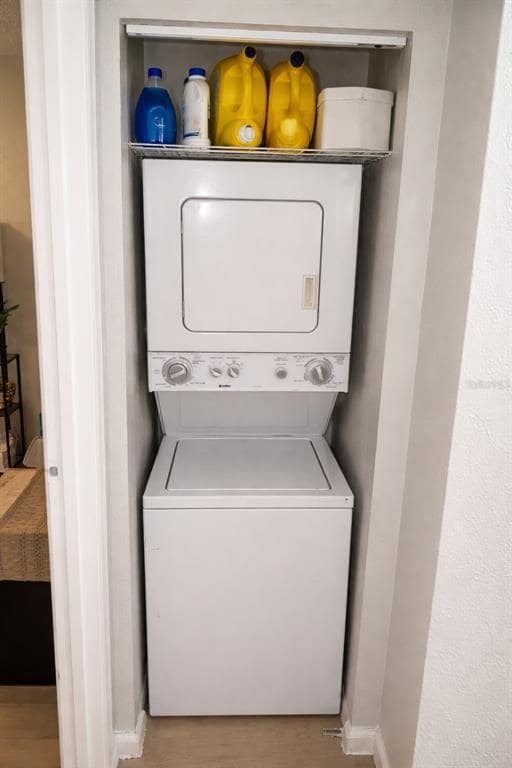 Building Photo - 304 S Habana Ave