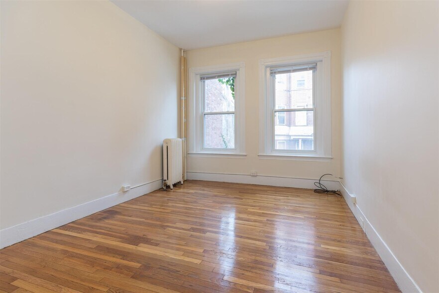 Primary Photo - 881 Massachusetts Ave