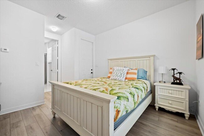 Building Photo - 956 Mill Creek Dr