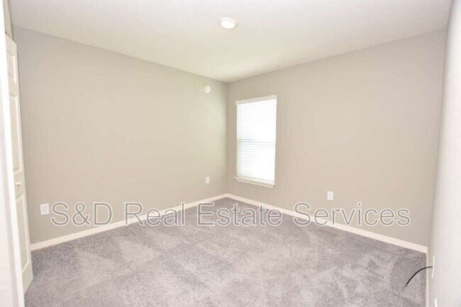 Building Photo - 749 Daphne Dr