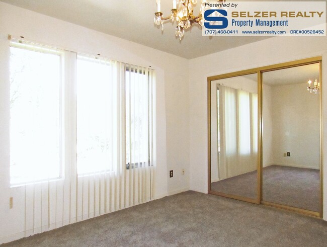 Building Photo - Charming 2-story 2 bedroom home w/ bonus l...