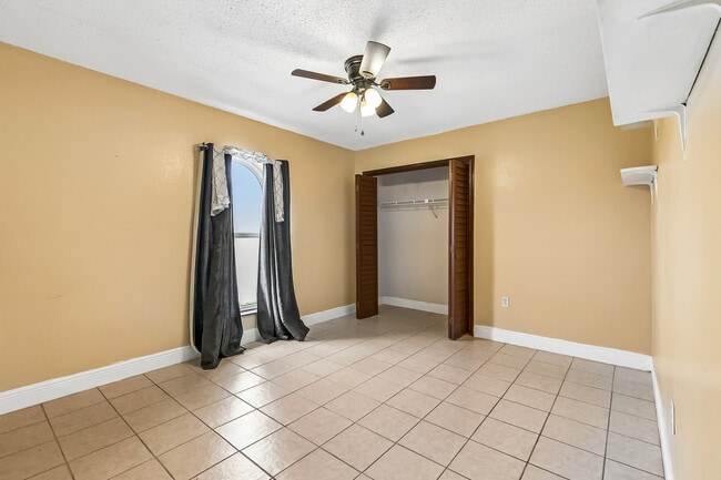 Building Photo - 1501 Somerset Pl