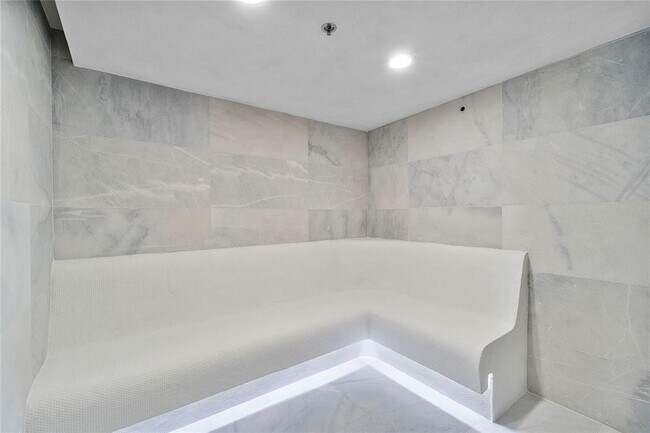 Building Photo - 1116 N Ocean Blvd