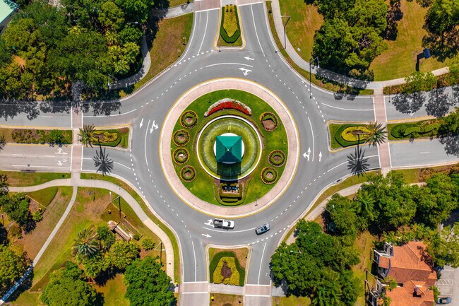 Building Photo - 7903 Plantation Lakes Dr