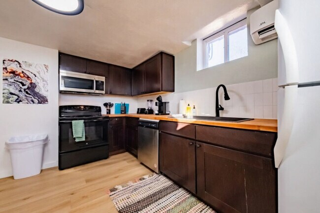 Building Photo - 170 E 100 N