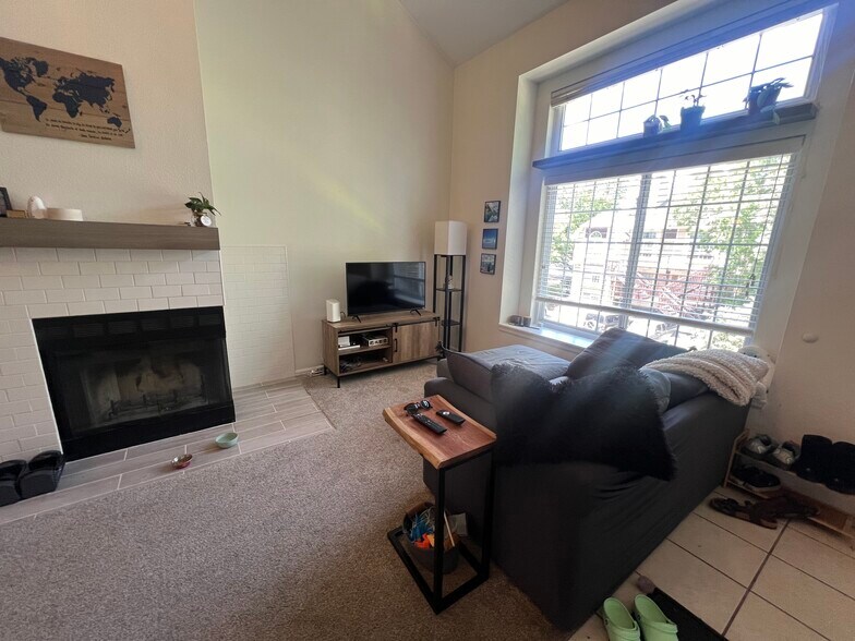 Building Photo - 1885 S Quebec Way