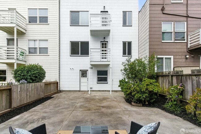 Building Photo - 1204 Funston Ave