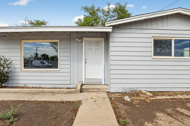Building Photo - 1410 S 24th Ave