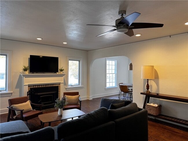 Building Photo - 610 N Olive Ave