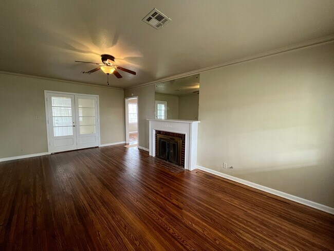 Building Photo - 1144 S Vandalia Ave