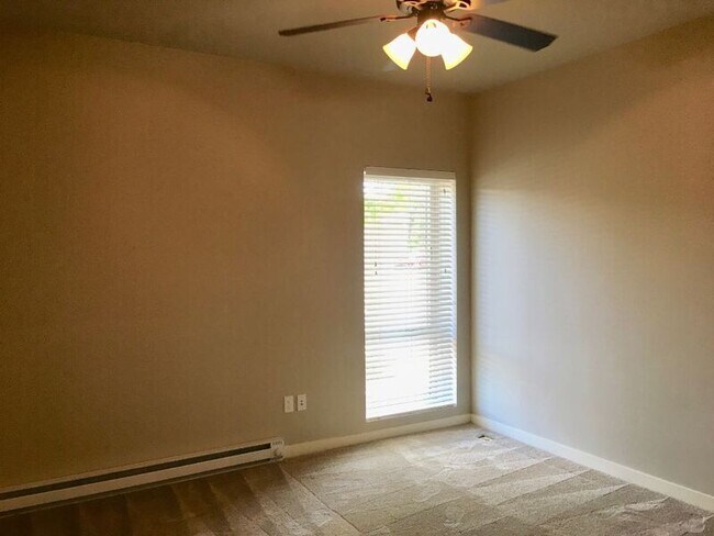 Building Photo - 502 SW Evergreen Ave