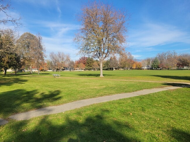 Building Photo - 1714 N Cole Rd