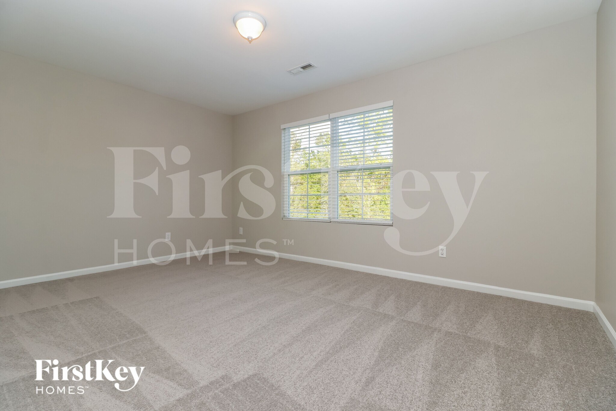 Building Photo - 426 Village Park Dr