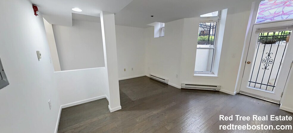 Building Photo - 112 Queensberry St