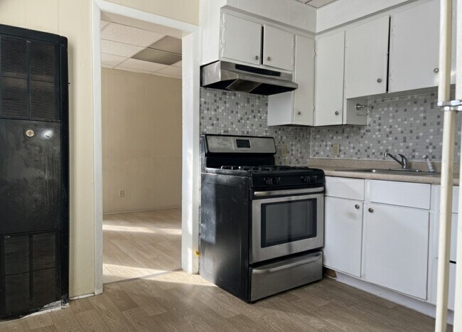 Building Photo - 123 Park Ave