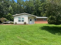 Building Photo - "Charming 3-Bedroom Retreat in Pisgah Fore...