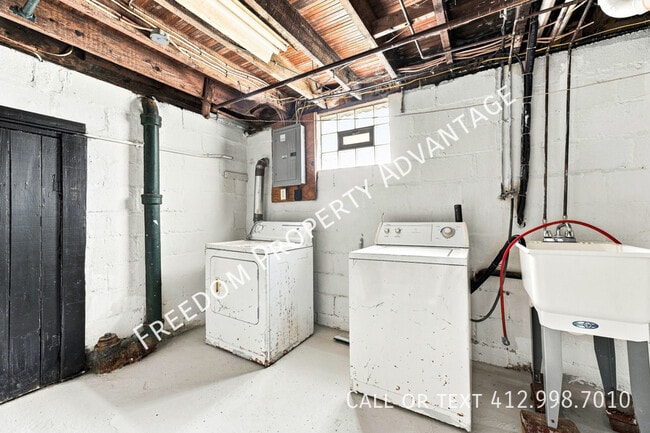 Building Photo - 425 32nd St