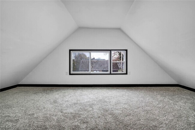 Building Photo - 12001 Oakview Ave