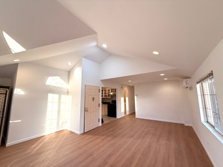 Building Photo - 8814 70th Rd