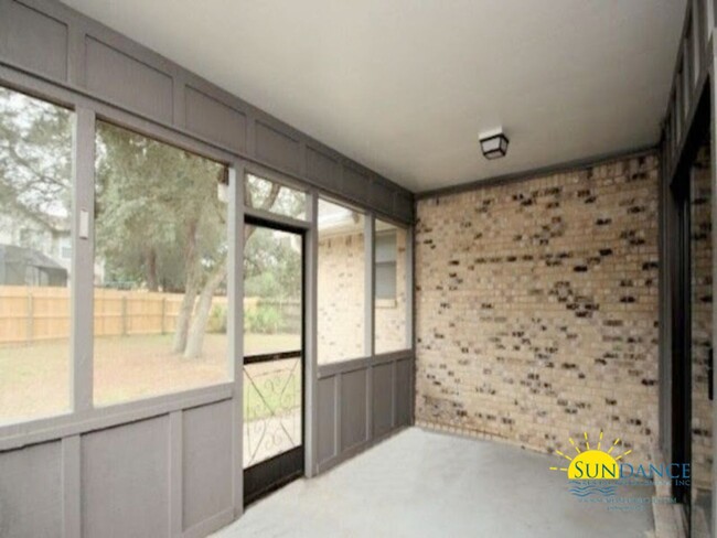 Building Photo - Charming 3-Bedroom Brick Home in Bluewater...