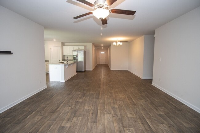 Building Photo - Gorgeous 3 Bedroom, 2 Bath - Available Mid...