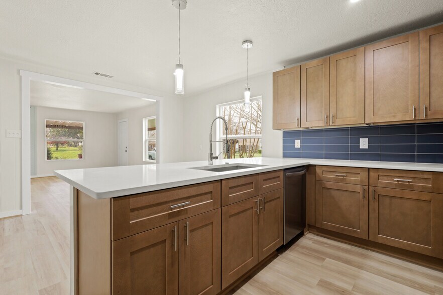 Building Photo - 2340 Harris Ln