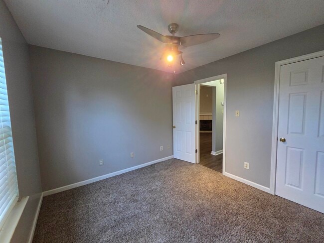 Building Photo - 7733 Shadowland Dr
