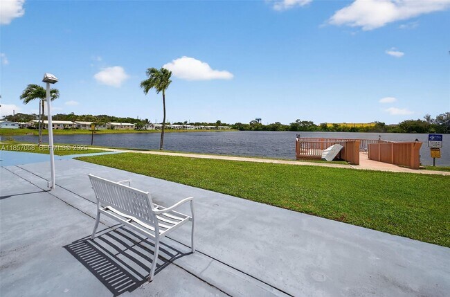 Building Photo - 2200 Park Ln