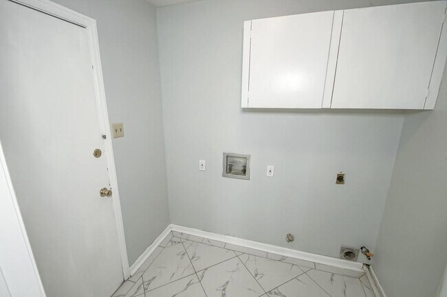 Building Photo - 31 Antigua Dr