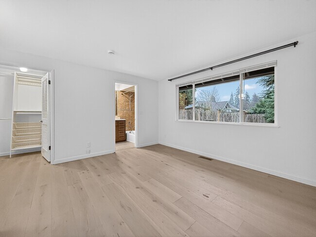 Building Photo - 16711 NE 18th St