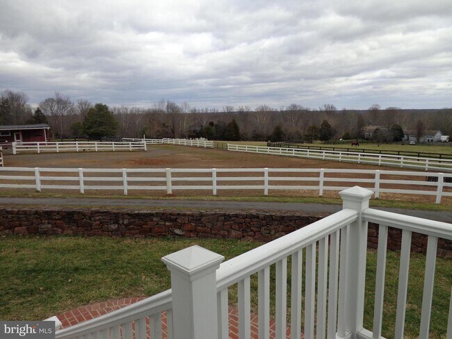 Building Photo - 5590 Old Farm Ln