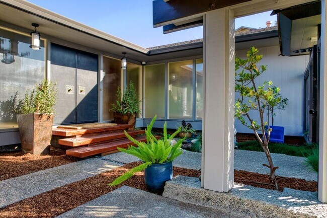 Building Photo - Luxury Waterfront Home with Private Deepwater Dock and Hot Tub- FOUNDATION