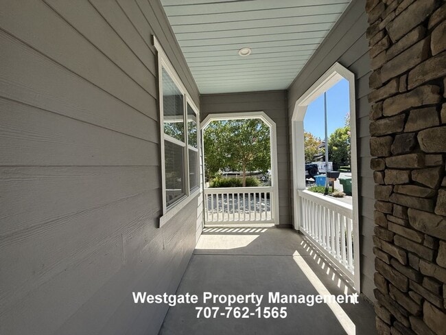 Building Photo - 1708 Southridge Dr