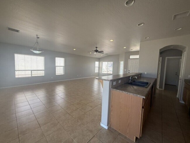 Building Photo - 2 bedroom 2 bath home in Amante at Verde Santa Fe - contact Property Pros