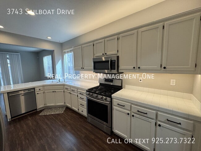 Building Photo - 3743 Sailboat Dr