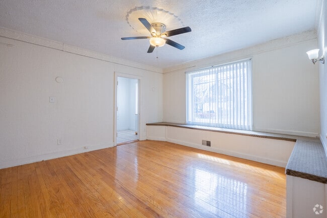 1BR, 1BA - 560SF - Living Room - Brookhaven Apartments