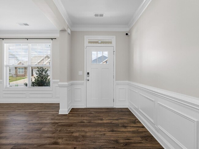 Building Photo - Beautiful 4 BR, 3.5 BA, 2 Car Garage Home ...