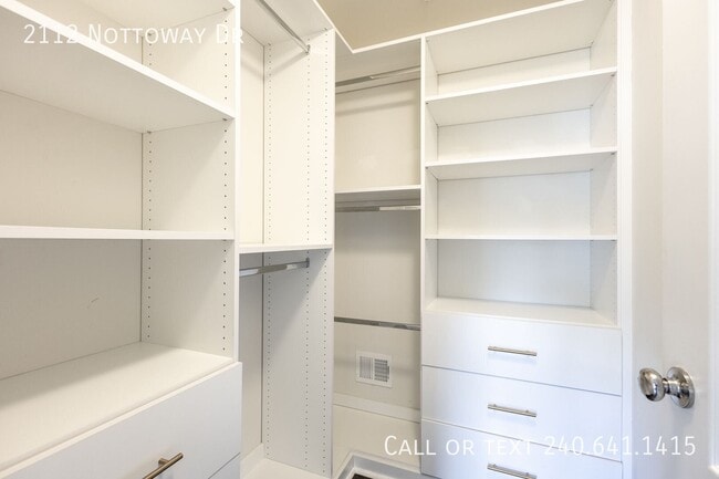 Building Photo - 2112 Nottoway Dr