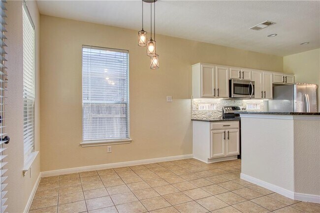 Building Photo - 1107 Middle Brook Dr