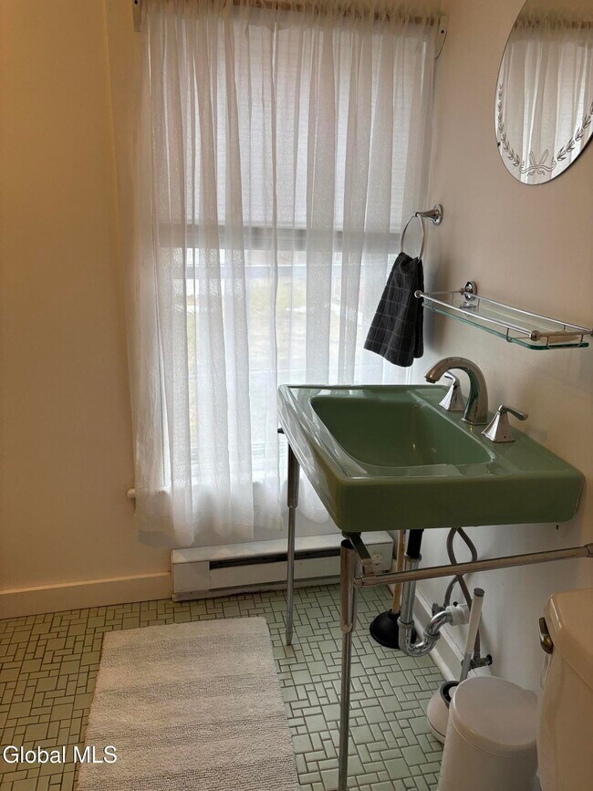 Building Photo - 20 Elm St