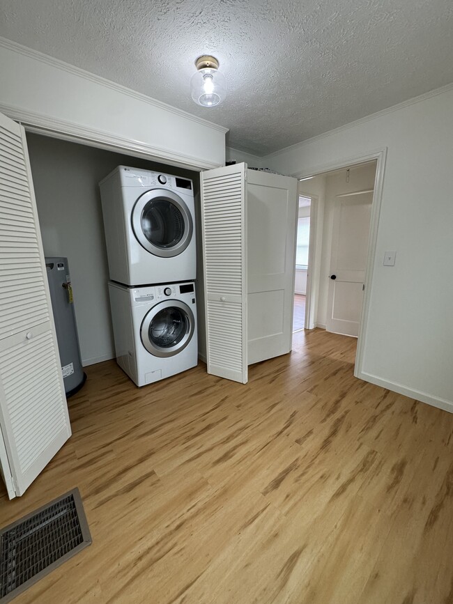 Laundry/Flex Room - 1613 Hermitage Dr