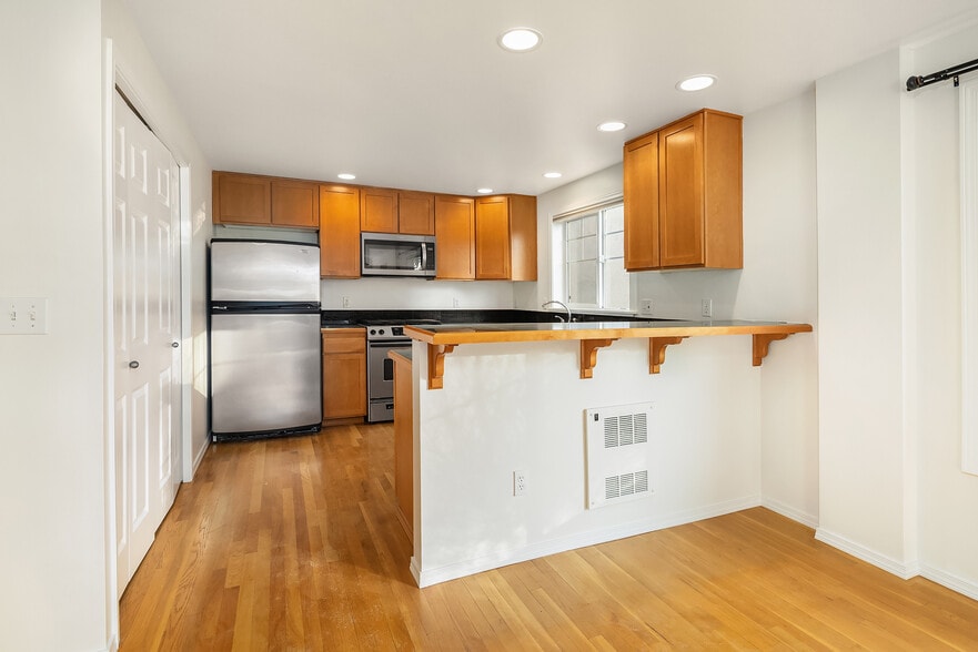 Building Photo - 11708 Greenwood Ave N