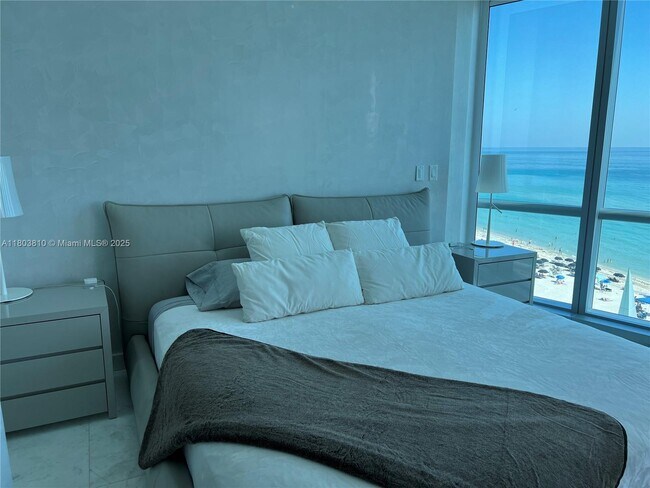 Building Photo - 17121 Collins Ave