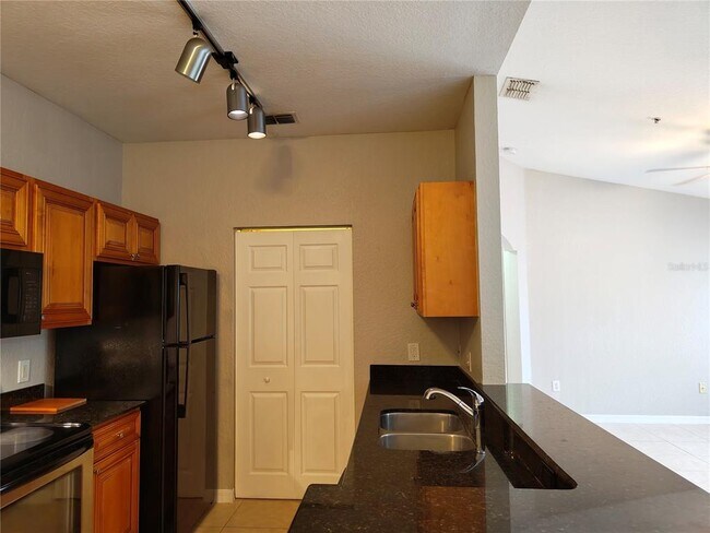 Building Photo - 826 Grand Regency Pointe